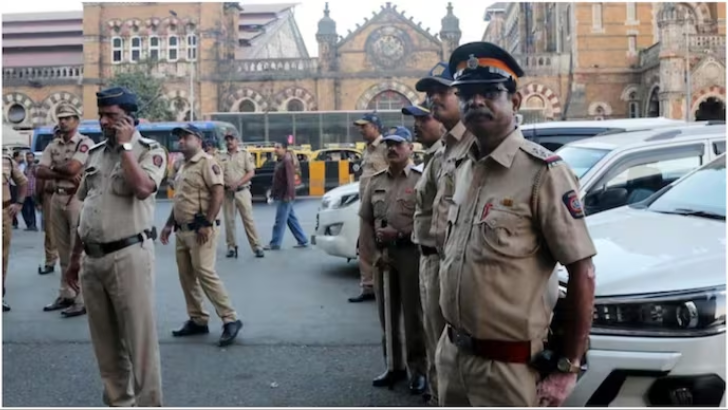 https://www.salarnews.in/public/uploads/images/newsimages/maannewsimage05092025_144237_Mumbai on alert.png